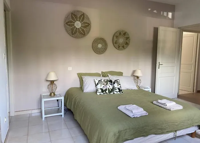 180 M2 Vue Piscine Climatisee Grand Jardin 5000 M2 Cloture Calme *