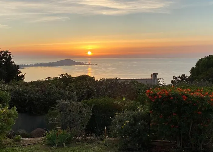 180 M2 Vue Piscine Climatisee Grand Jardin 5000 M2 Cloture Calme Villa